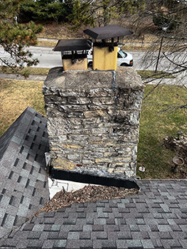 Discolored worn chimney - Mid Valley Chimney